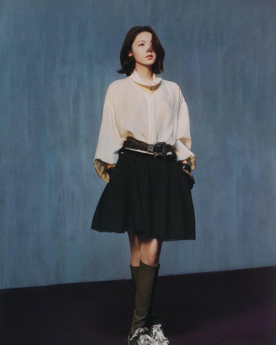 这组还算漂亮，可以和李元英比一比 