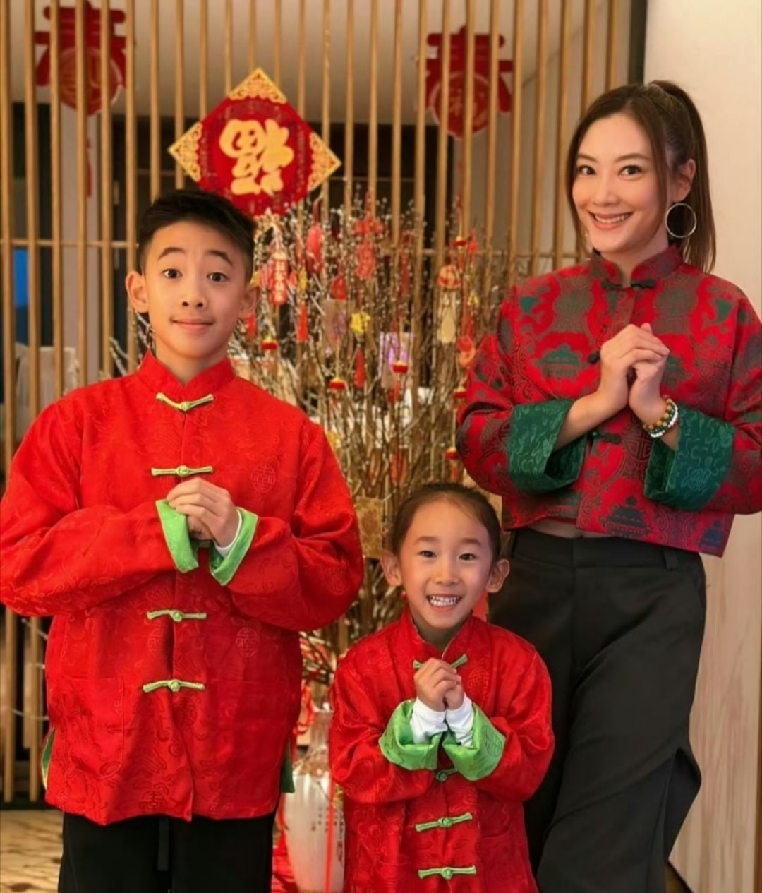 陈小春的两个孩子Jasper和Hoho都长这么大了啊！ ​​​