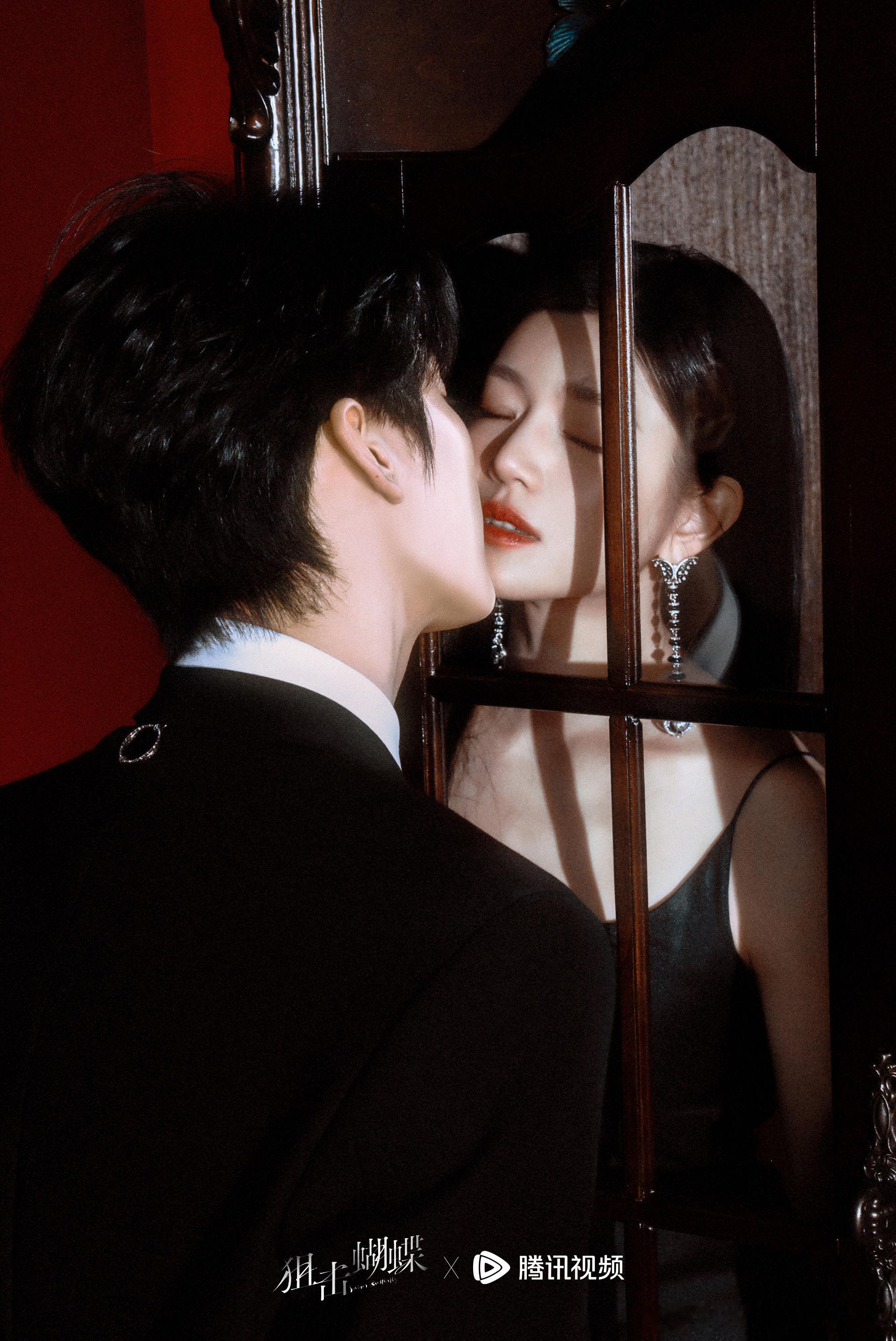 陈妍希和周柯宇的《狙击蝴蝶》新海报，好会拍 