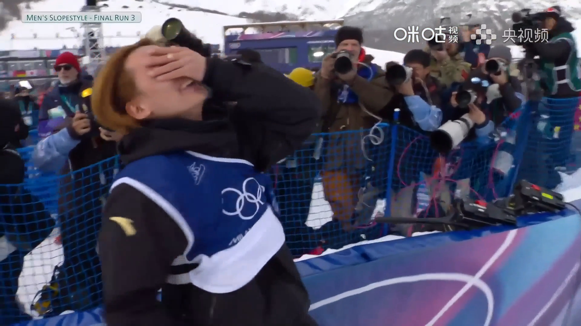 #苏翊鸣夺冠后掩面大笑#苏翊鸣凭借第一滑82.41分夺金！夺冠后苏翊鸣激动不已！