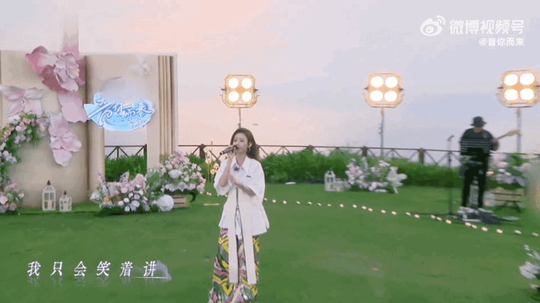 伍珂玥天生就该唱粤语金曲伍珂玥港风唱腔氛围感天花板每次开唱都能带来极致听觉享受，