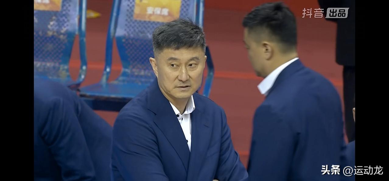 广东宏远继续沉沦，客场不敌弱旅江苏肯尼亚。
本场比赛广东队做客江苏，场面上毫无优