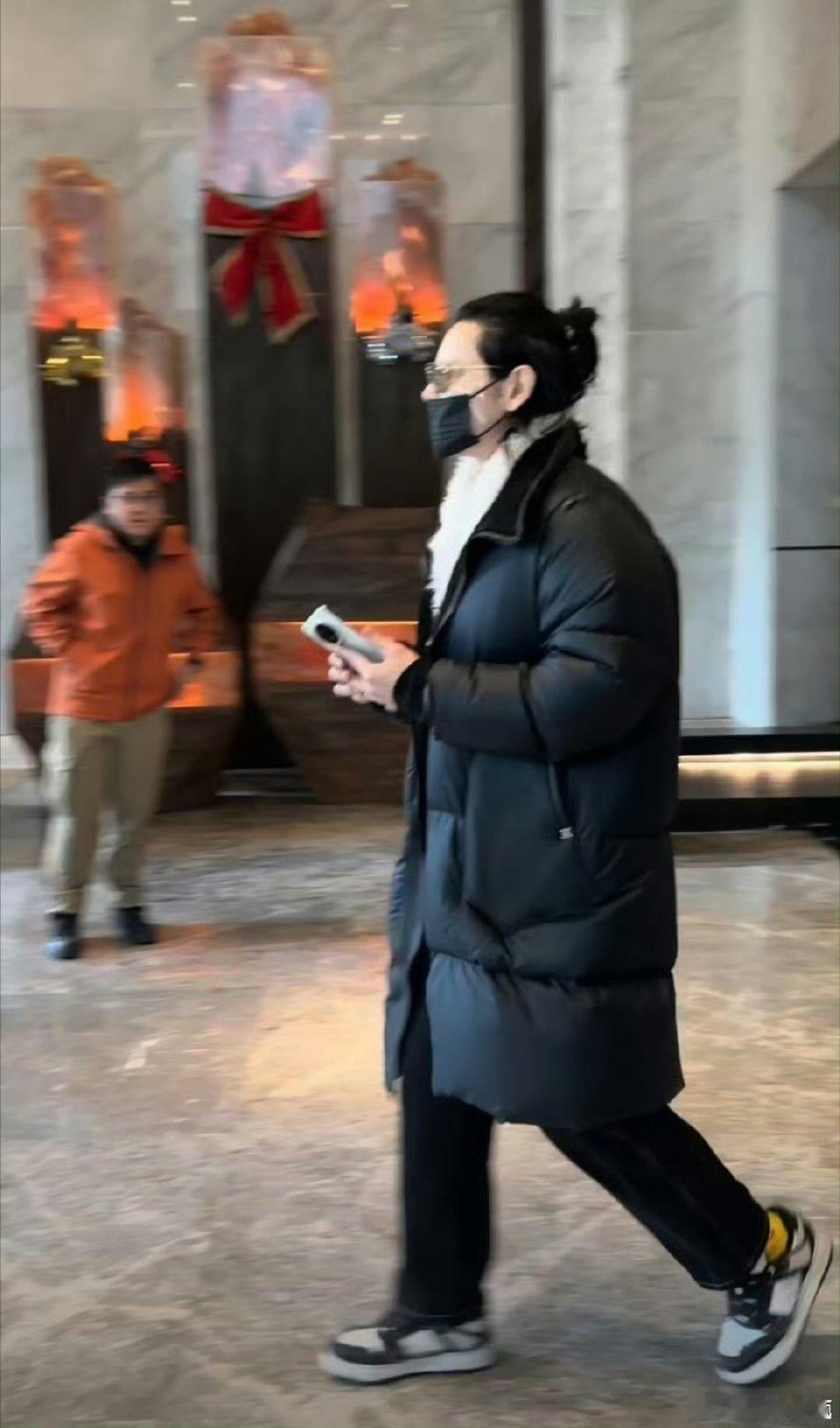 向佐敷面膜都这么抽象 向佐找到了属于自己的赛道 