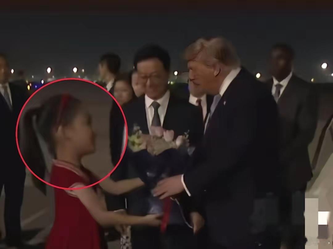 最动人的不是盛大仪式，是这抹稚嫩的中国暖意…昨晚的迎接仪式，盛大又庄重，可真正能