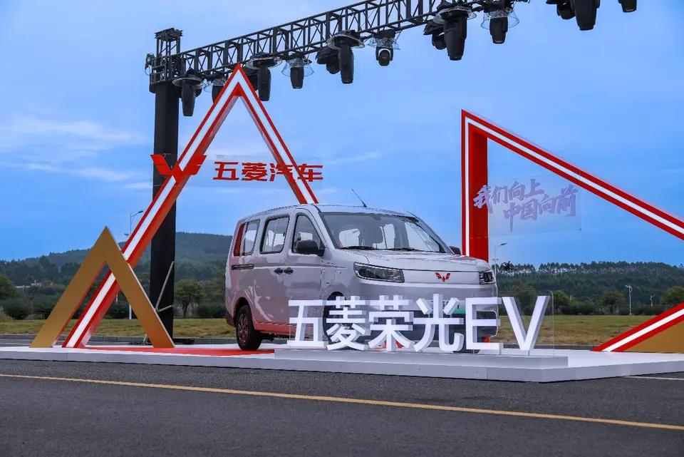 商用车与多功能车
‌五菱荣光EV/荣光L‌：作为红标新能源产品，新车支持 ‌“一