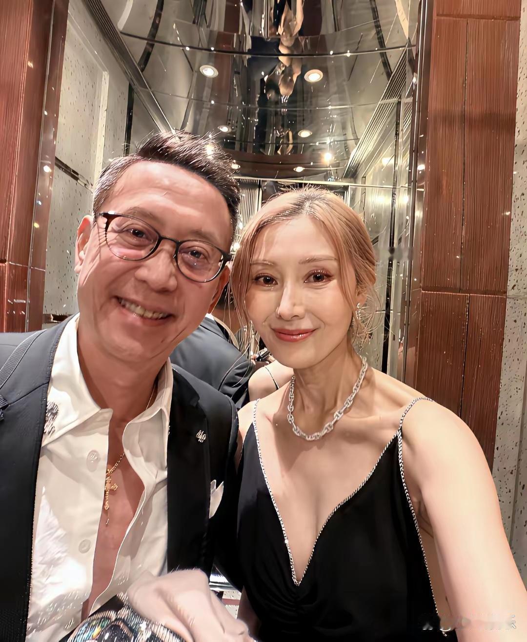 李嘉欣这个年纪穿点遮肉的衣服很困难吗 