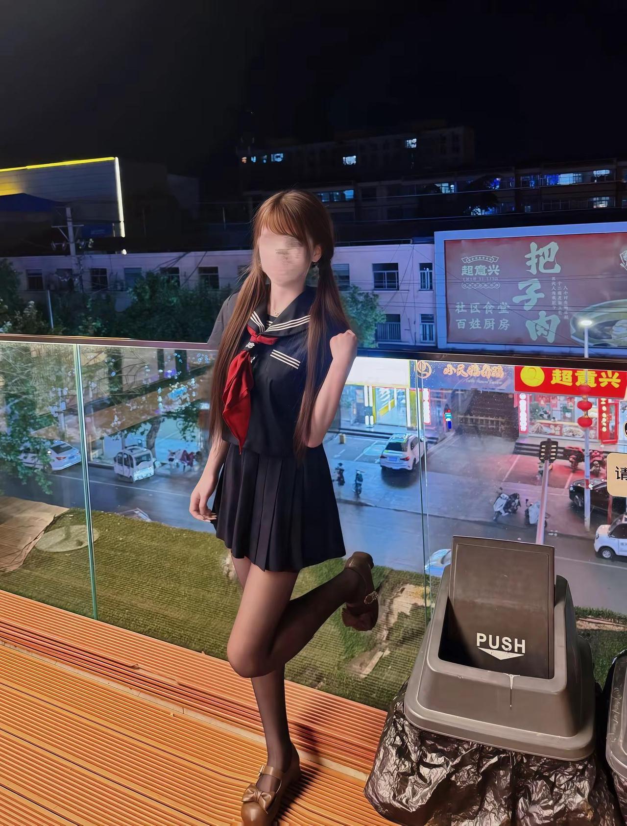 那天看见你的眼睛 我懵逼了兄弟 我好喜欢你