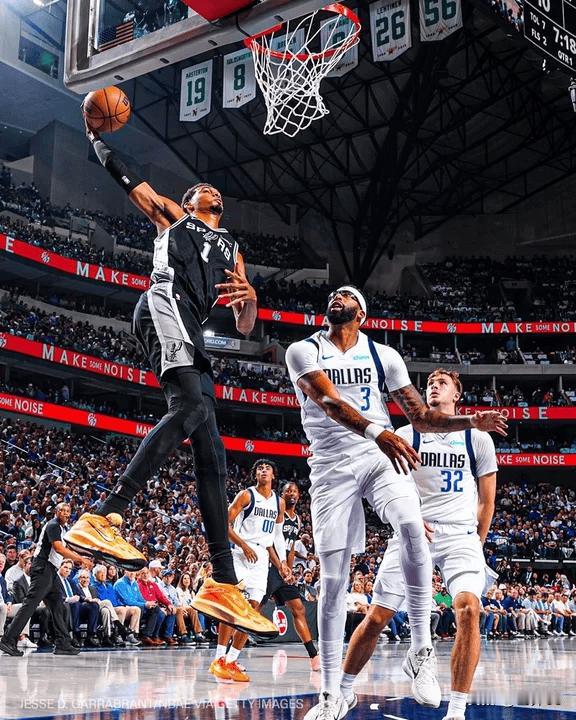 前三战场均33分13板6帽！文班亚马本赛季是否能达成MVP+DPOY？

202