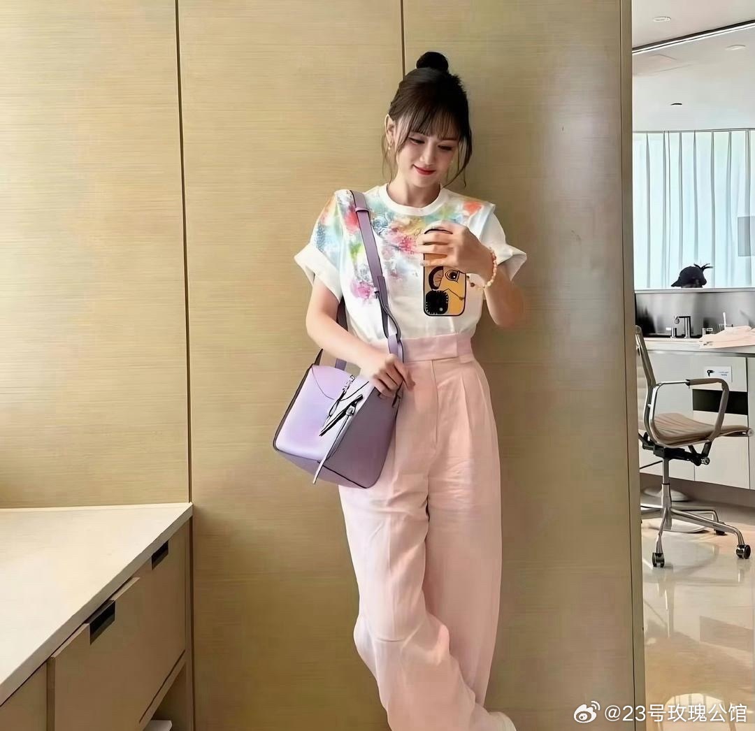 不得不承认，陈乔恩这婚结的太高质量了，每次的出现都比上一次年轻十岁 