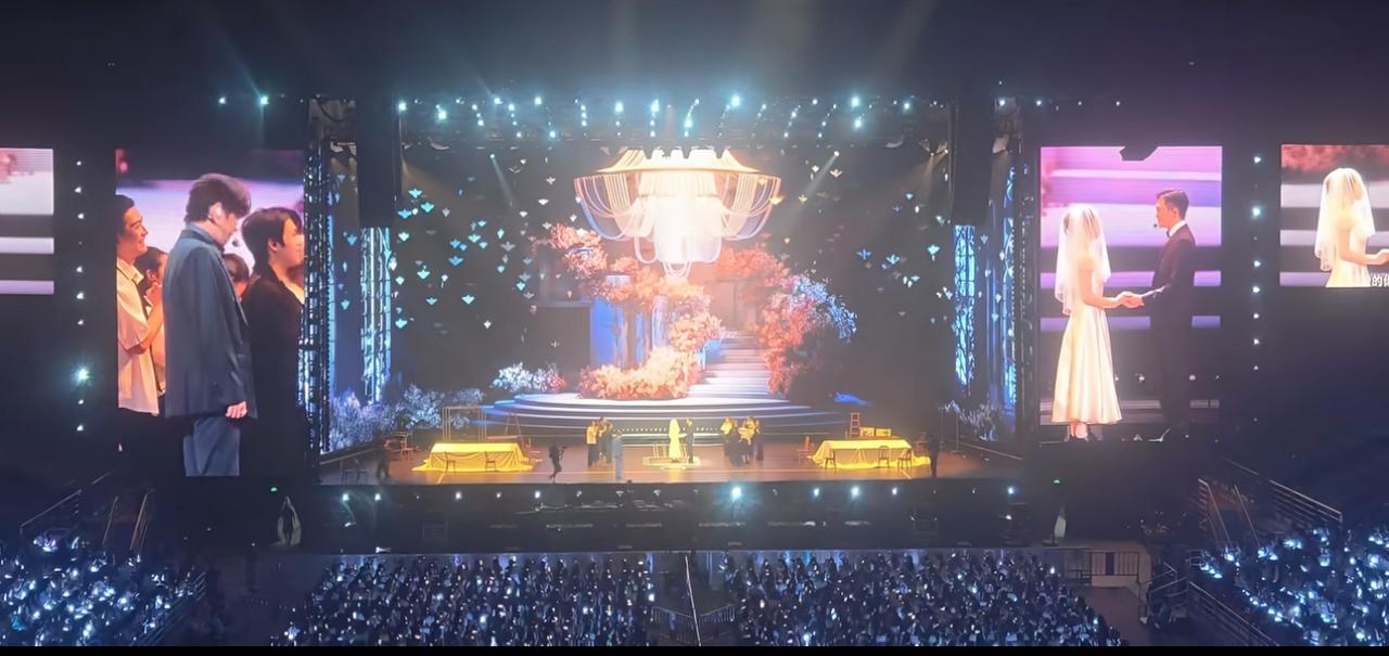 张智霖现身张远演唱会，两人合唱《嘉宾》！这后续太顶了。
刷到张远演唱会片段，愣了