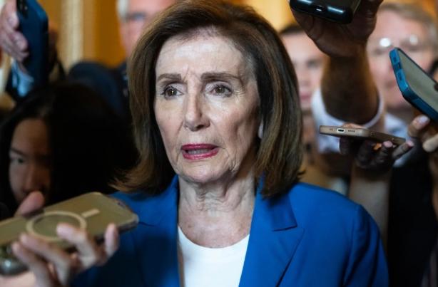 美国前众议长佩洛西（北京时间4月15日）发文写道：“唐纳德·特朗普和共和党人承诺