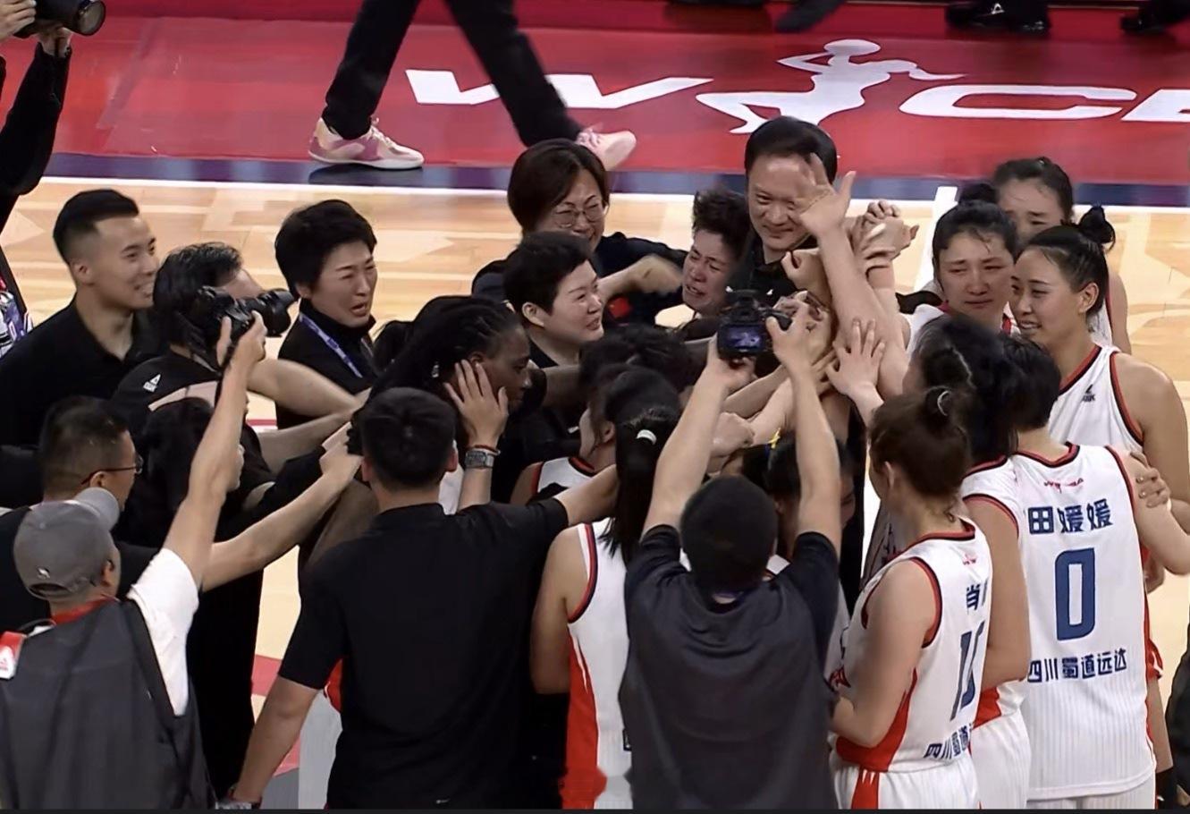 wcba总决赛主场压力大啊，四川女篮也是四年三冠！ 