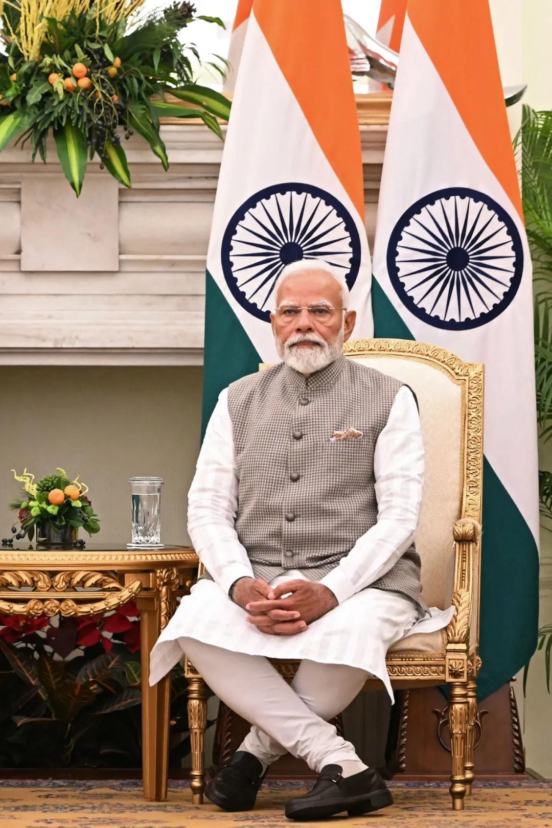 印度自诩发展中国家，不结盟运动发起国，人口最多的自由民主国家…

自由吗？民主吗