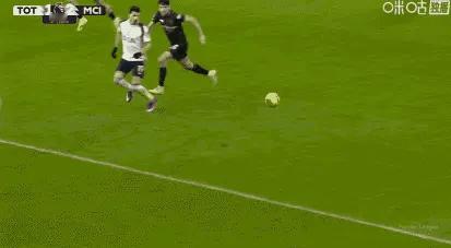 英超以后的比赛不用踢了，直接把冠军给到阿森纳就行。
射门踢倒对方后卫并把球碰进球