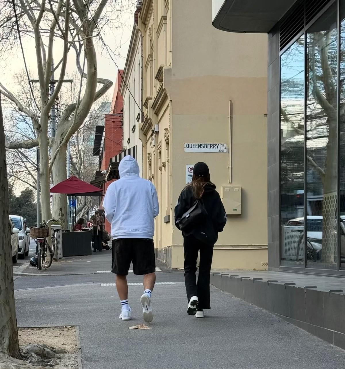 扒开明星八卦那层热闹，底下全是普通人过日子也逃不开的生存底牌。别光盯着人家穿了啥