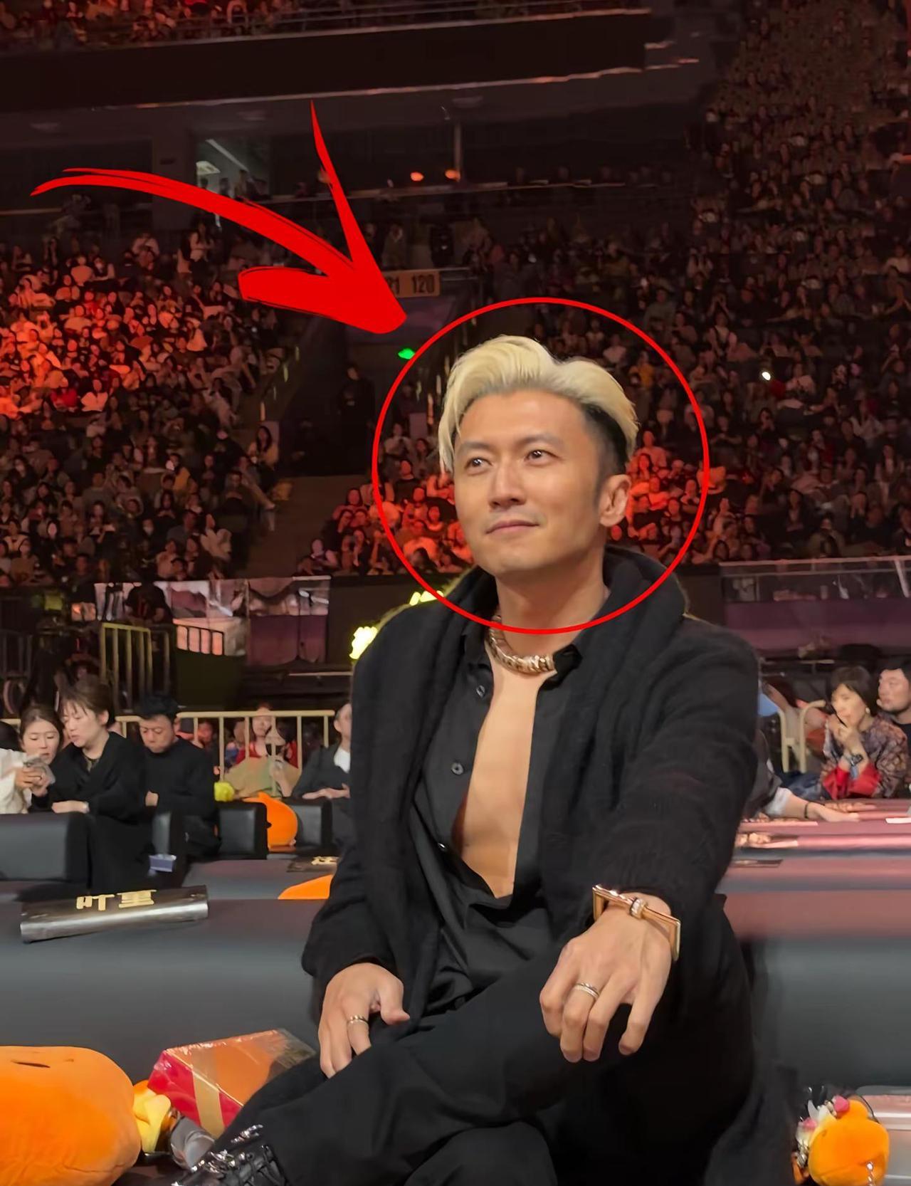 谢霆锋新片搭档乔杉要冲击春节档？
这造型简直让人认不出，王菲看了作何感想？
！