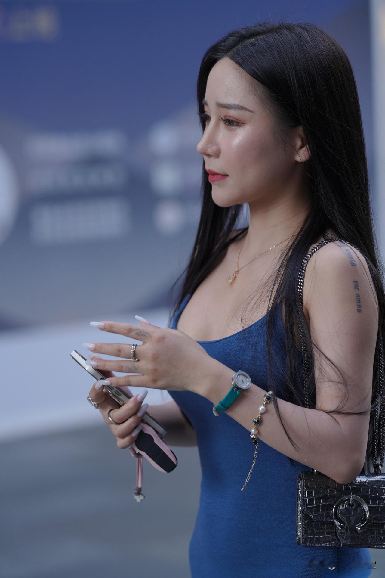 优雅自信的小姐姐 ​​​！走路带风！