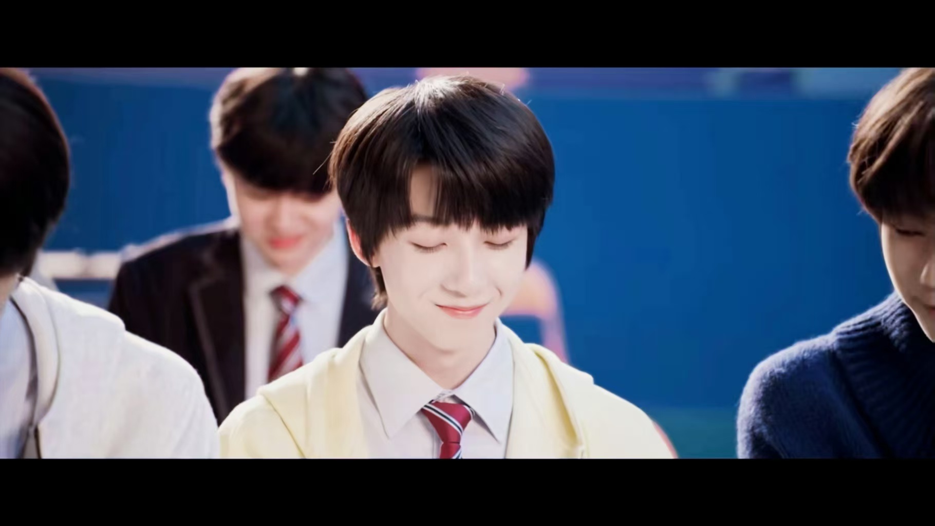 杨博文暖男学生会长 期待杨博文饰演的周扬学生会长！沉稳处理学生会各项事务，对待身