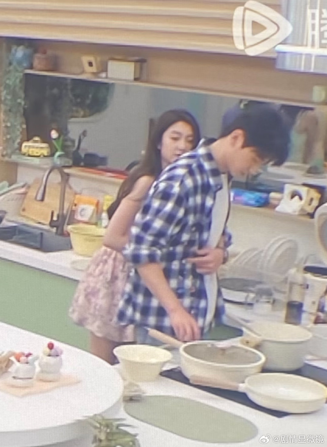 妈呀以为你俩搂上啦 ​​​
