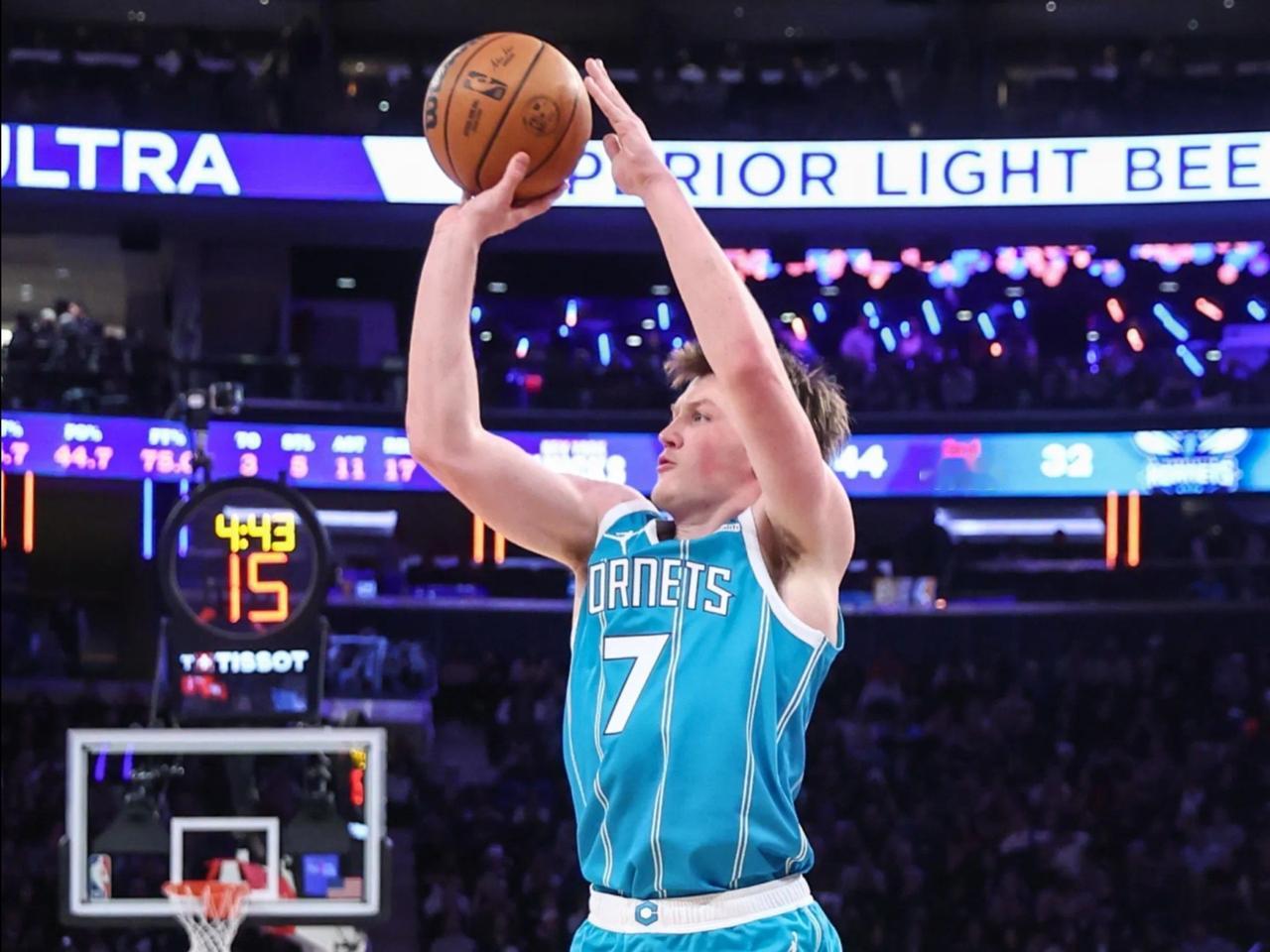 来自三分之神的肯定，克尼佩尔未来前途无量～

今天勇士客场险胜黄蜂，三分之神库里