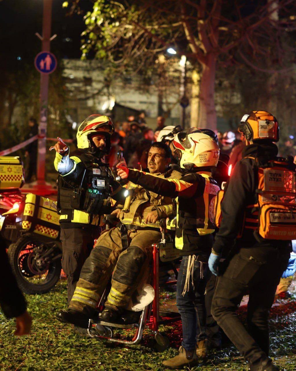 伊以冲突美伊冲突  特拉维夫被伊朗导弹击中之后 