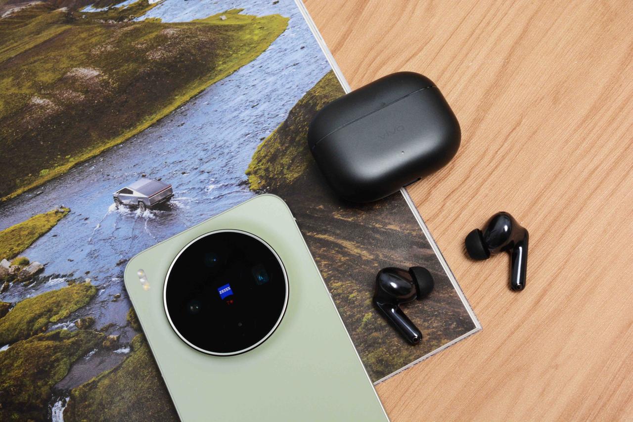 最近体验了vivo TWS 5 Pro
这款耳机在音质、降噪和佩戴舒适度上确实带