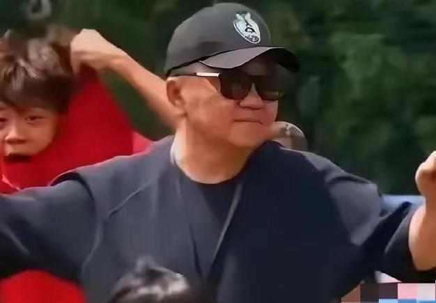 自掏5400万的董路，开500万的劳斯莱斯，住10万一平的豪宅，手腕上是百万名表