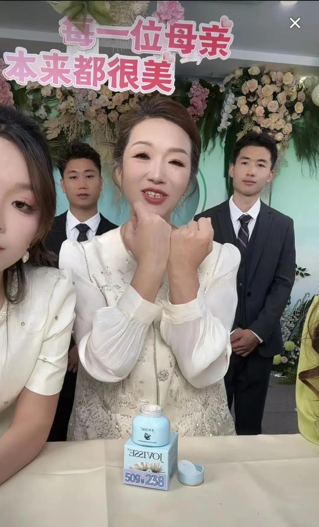 【支持谢浩南为母亲直播带货站台】网上传言，说有人向某农业大学举报谢浩南在杭州直播