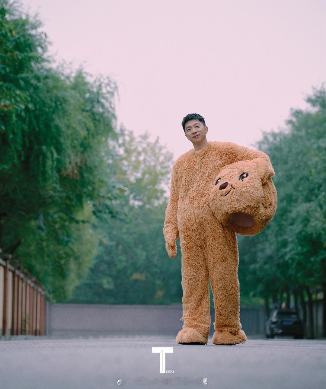 中国乒乓球运动员、教练员马龙登上《T中文版》11月刊封面大片！！！网友：他是怎么