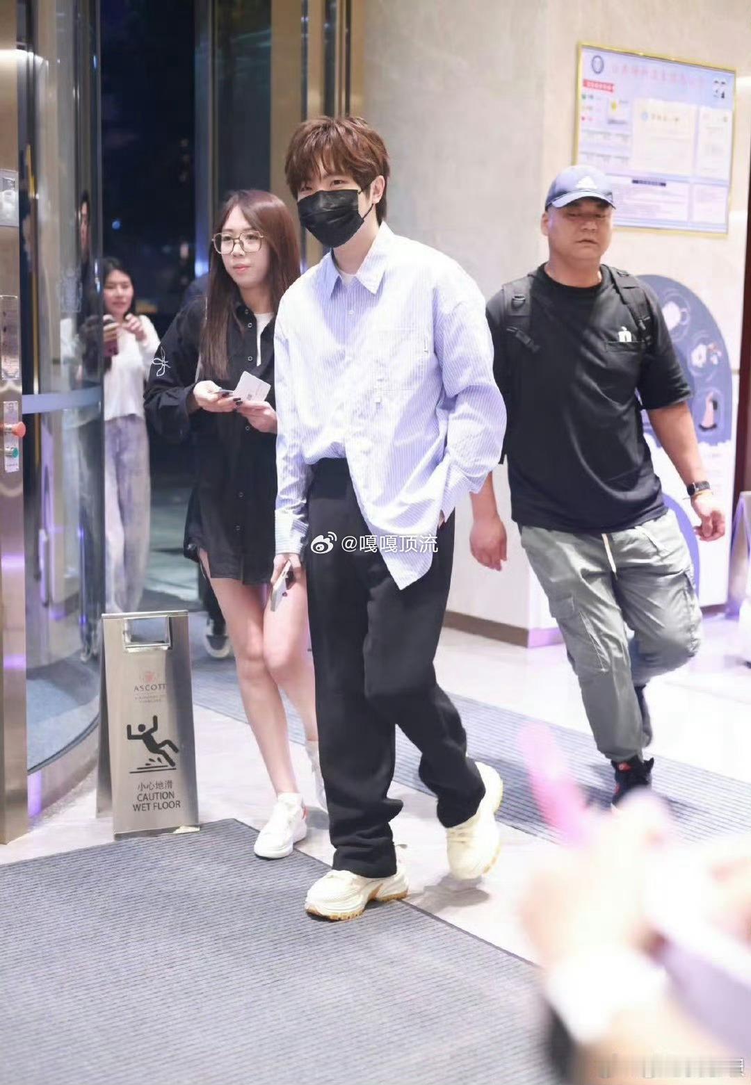 徐良我在用mp3的年纪就跟了你 青春里的白月光徐良！线上把他的歌循环了无数遍，旋