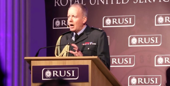 英国人必须准备牺牲“儿女”周一，在皇家联合军种研究所的一次演讲中，英国国防参谋长