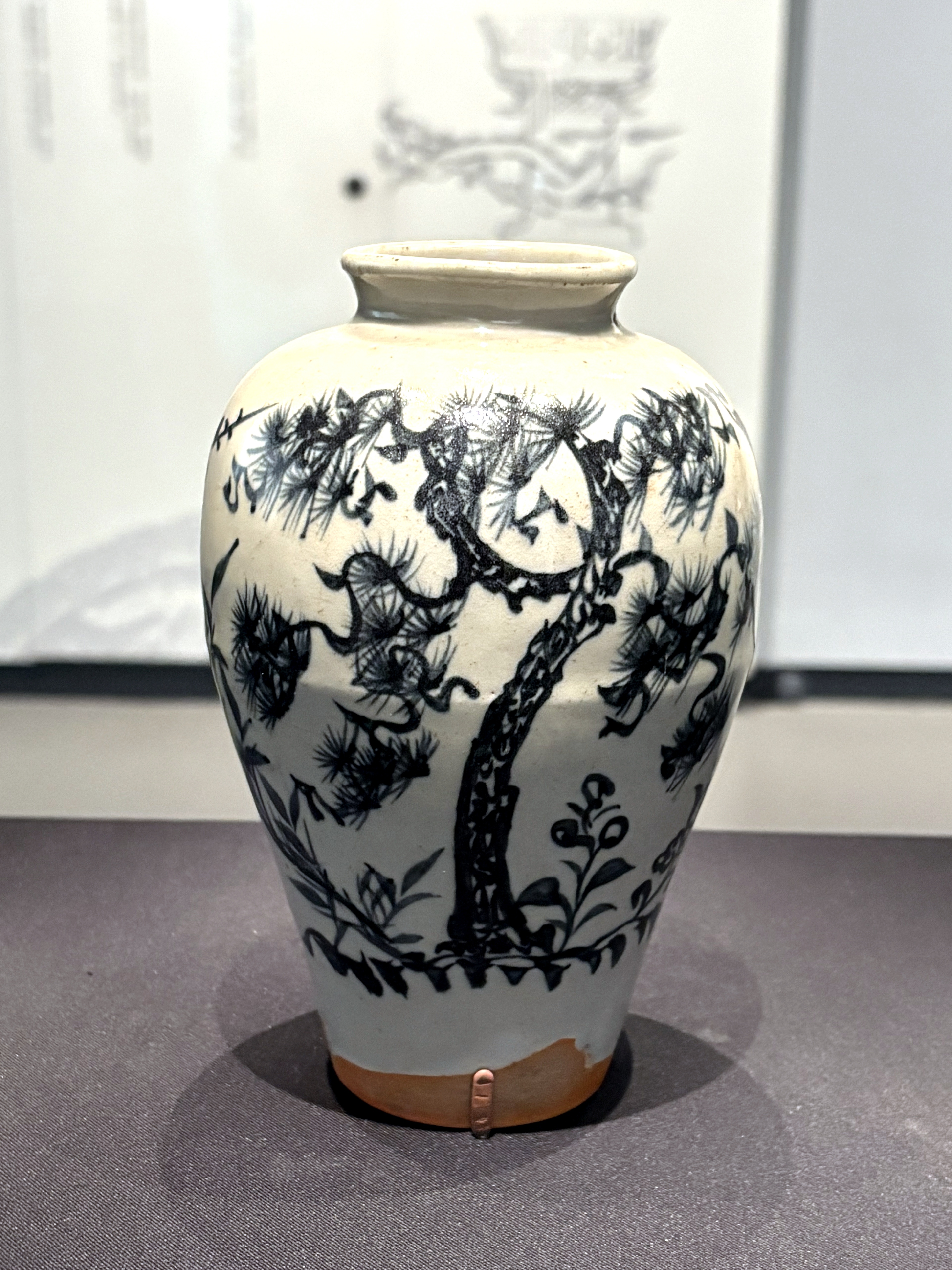 江西省博物馆藏1975年江西鄱阳县北关采集到的元青花 松竹梅纹梅瓶 