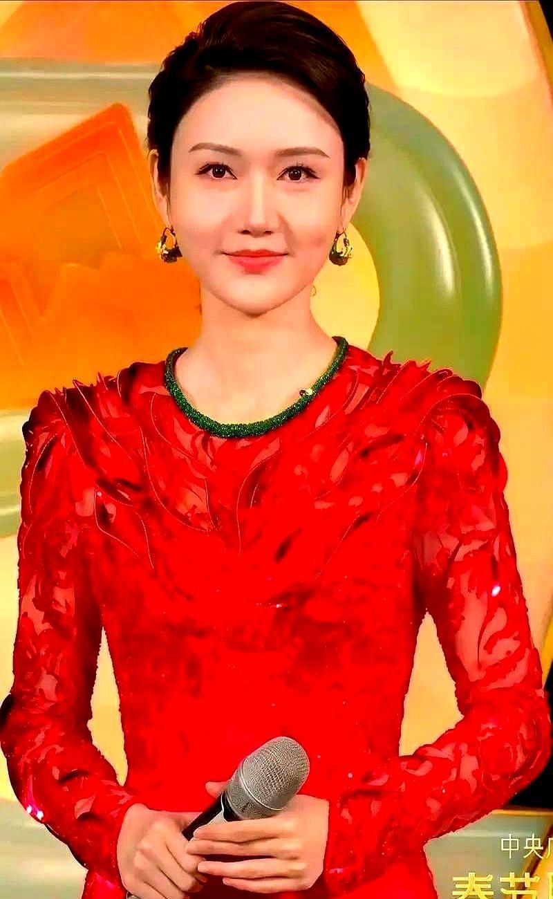 春晚提词器黑屏那3秒，我才读懂央视用人的“潜规则”。
马凡舒是门面，刘心悦是气质