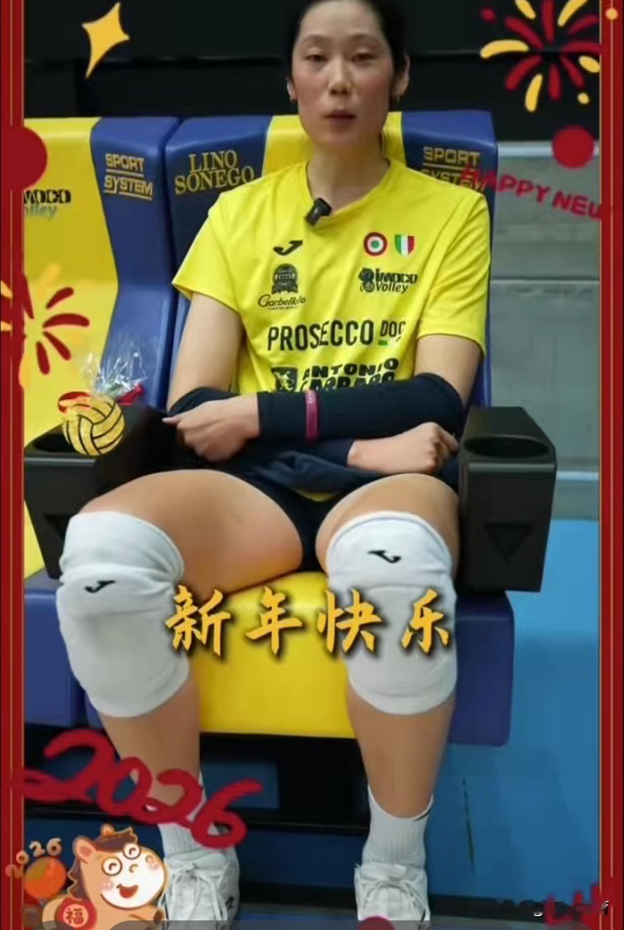 【朱婷携手庄宇姗向全国球迷拜年了】
佳节来临，远赴意大利效力的中国女排两朵金花朱