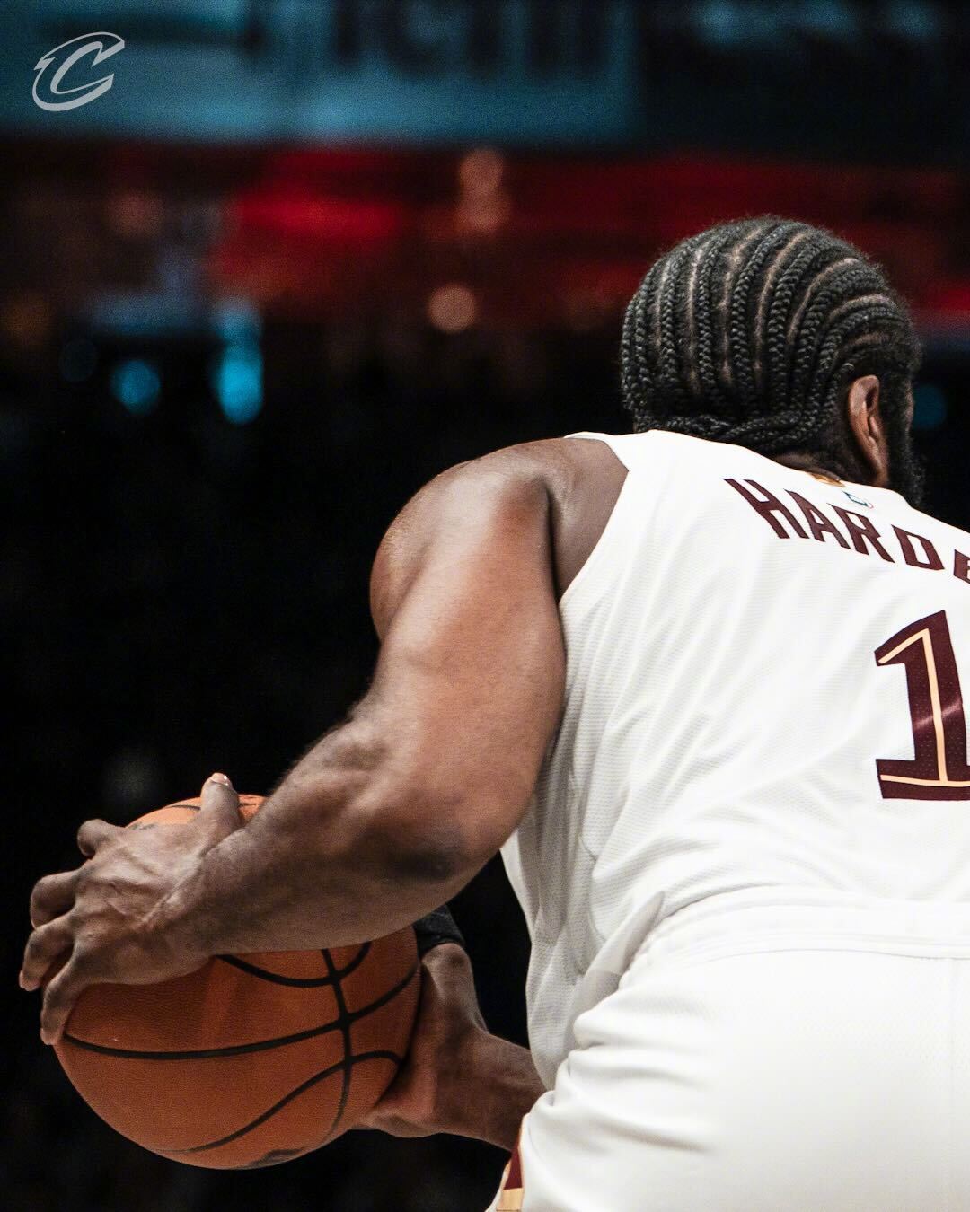 哈登在今日赛后采访时谈到了带伤复出以及退役的相关话题：我就是热爱篮球——哪怕没有