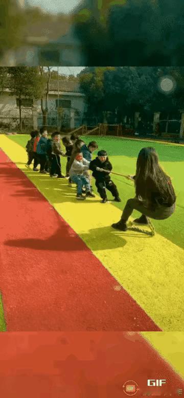 图1：小男孩情商高，最好他还知道要帮老师反胜。