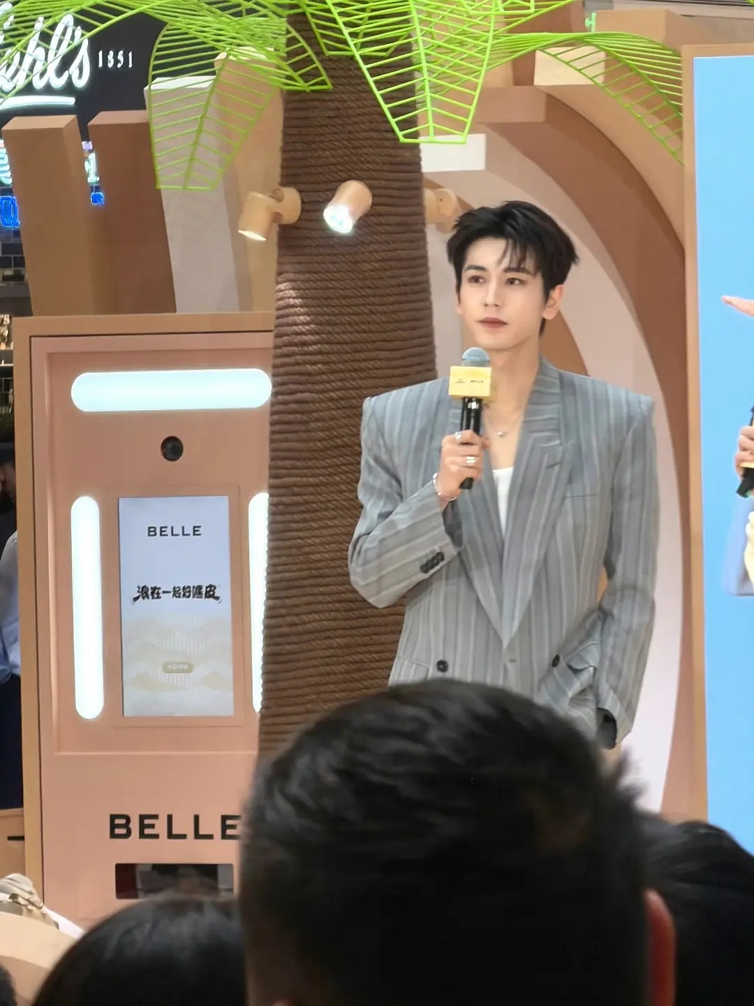 张凌赫的脸离开精修真的好不流畅啊 