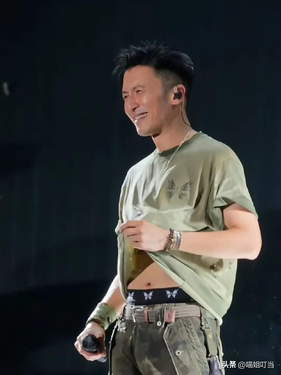 实在憋不住了，被骂也要说。谢霆锋这“蝴蝶”元素营销还真是没完没了，短裤裤腰上都充