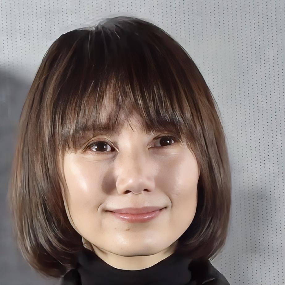 总感觉袁泉不太对劲，
她明明都48岁了，
她的状态我真不敢相信！

袁泉出现在《