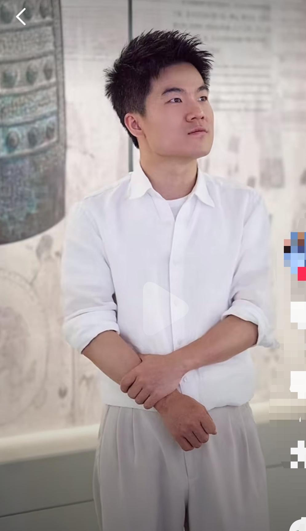 为什么有人喷董宇辉的小作文？
背后的争议藏着3个核心矛盾
 
提起董宇辉的“小作