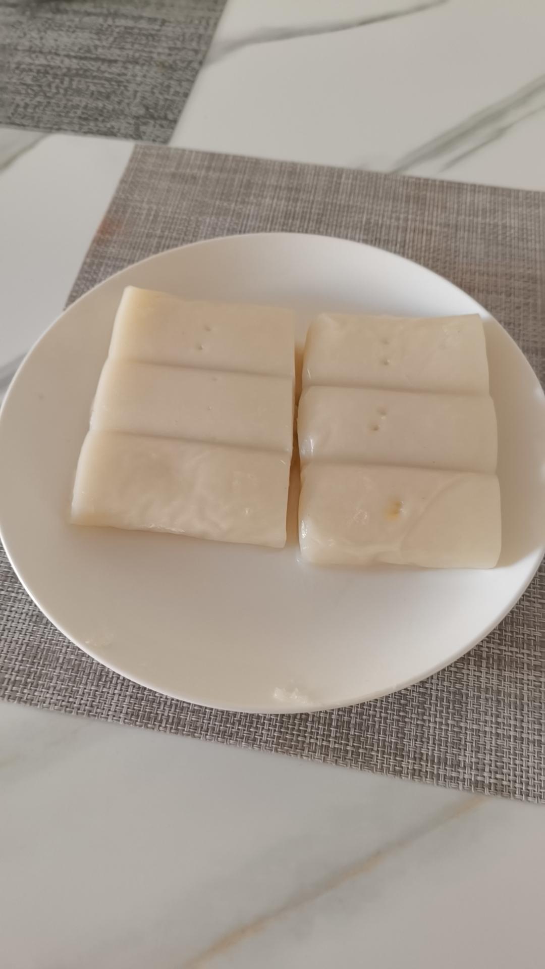 56岁的我，穿19.9元的半袖，39.9元的裤子，59.9元的鞋子。不涂脂抹粉，