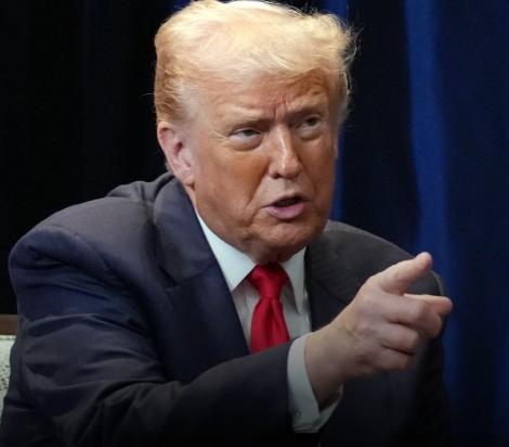 美国芯片积压到卖不出去！中方还没松口，英伟达就直接宣布将对中企投放8万颗库存，谁