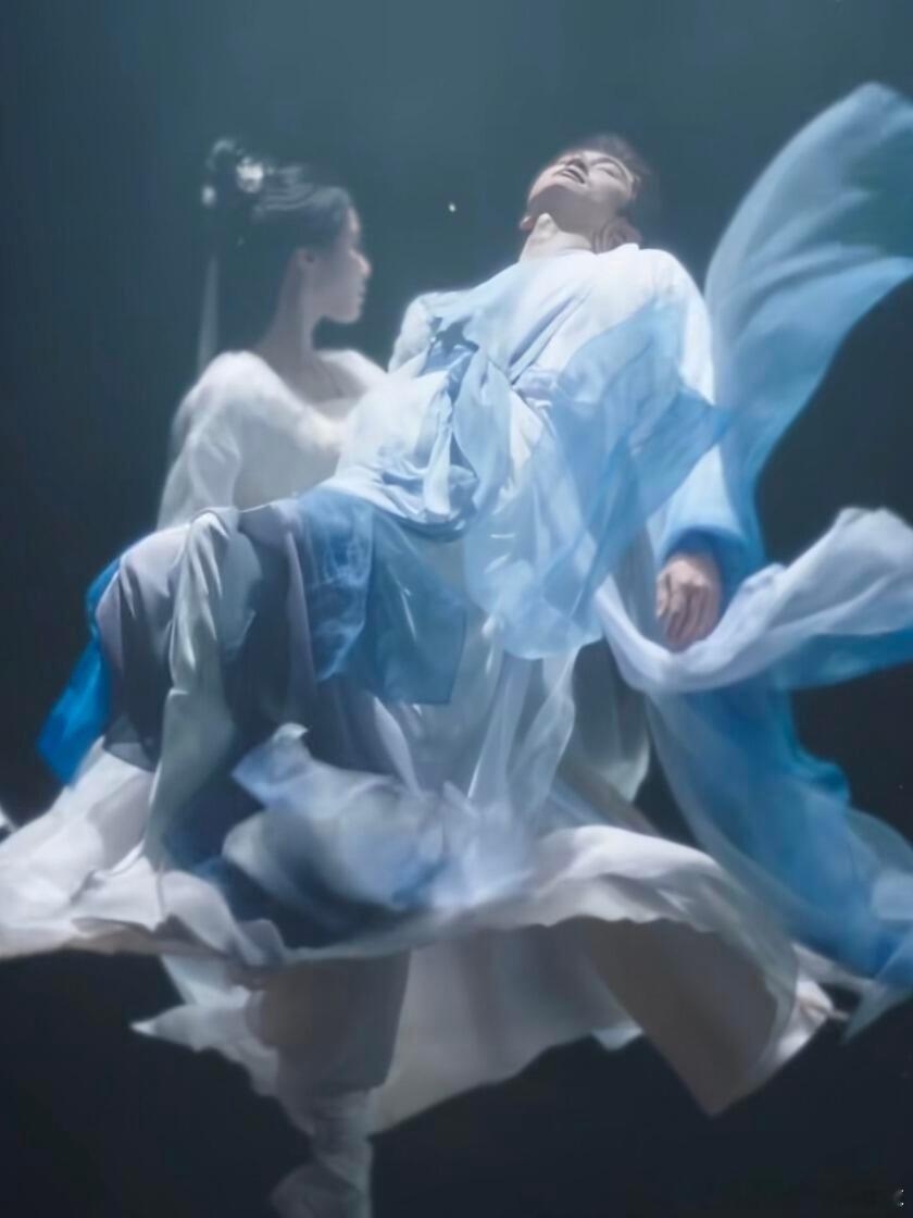 张云龙被驴踢的梗实现了闭环笑不活了，张云龙之前造句 “一头驴把自己踹飞，被刘诗诗