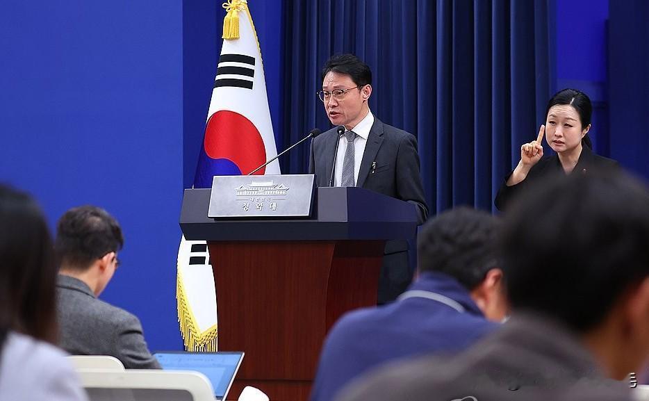 3月16日，韩国总统府正式表态，针对美国要求韩国向霍尔木兹海峡派遣军舰的提议，明