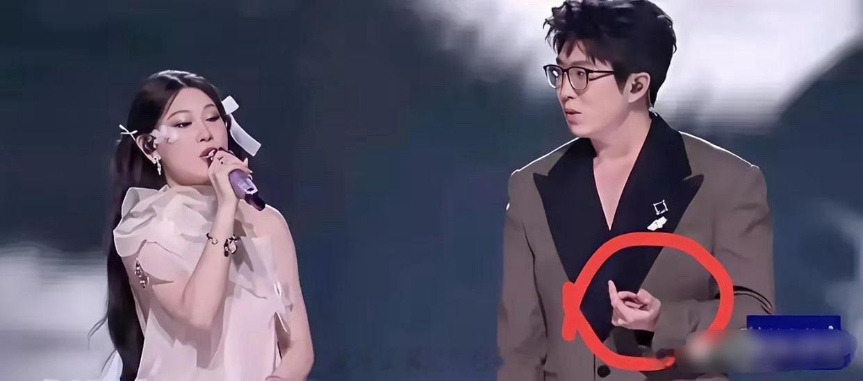 其实沈佳润就是营销出来的明星，先质疑再洗白打可怜牌让人心疼，再用魔性音乐出圈。真