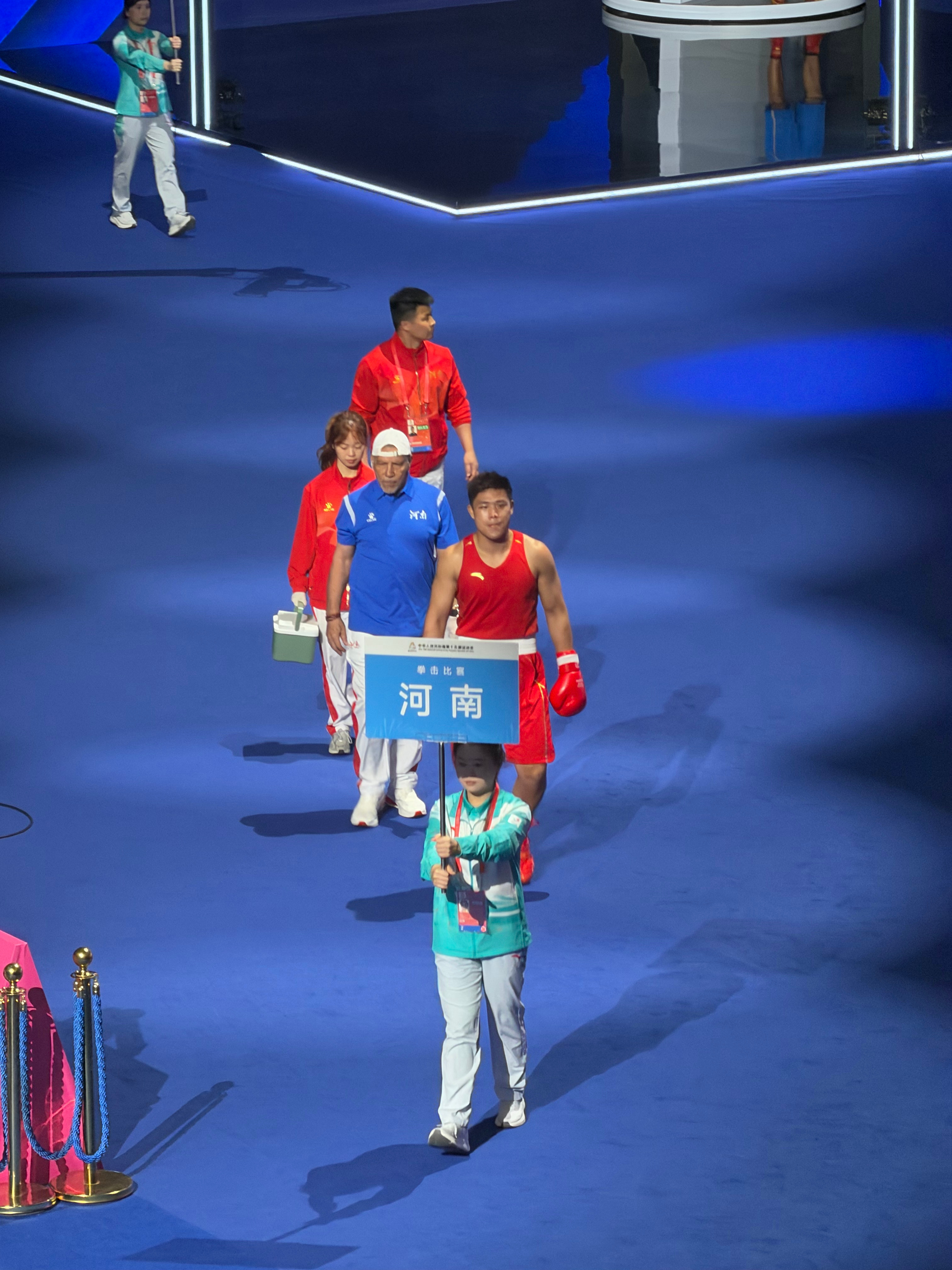 全运会拳击最后一个比赛日，男子92公斤级比赛，对阵双方正好是足协杯的对战双方：河