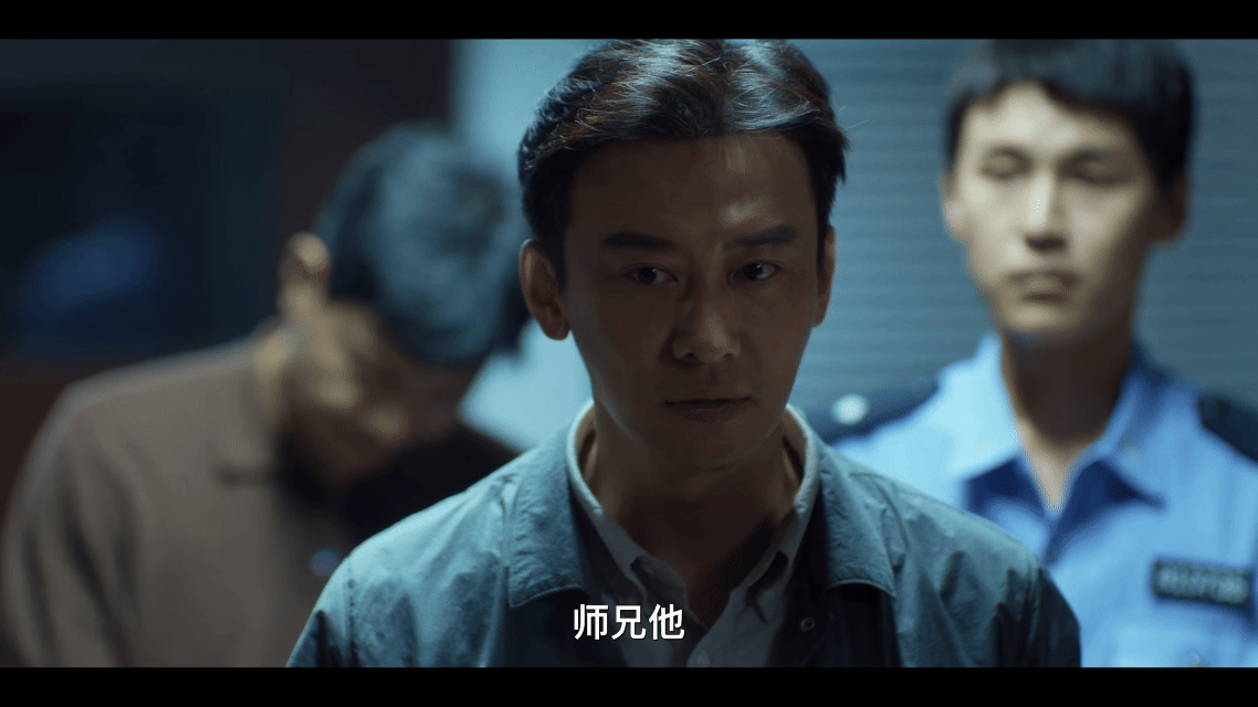 潘粤明新剧装了一脑子王鹤棣 在何远航独特的精神宇宙里，时间从未向前流淌。十二年的