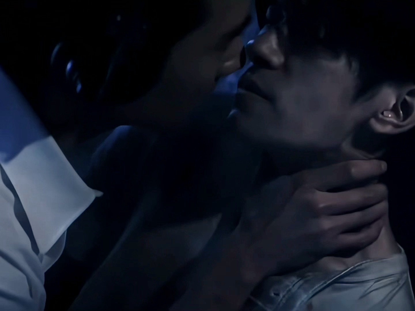 OMG！！！！！！！！！！易烊千玺赵又廷鼻尖轻触这是想干嘛[捂嘴哭][捂嘴哭][