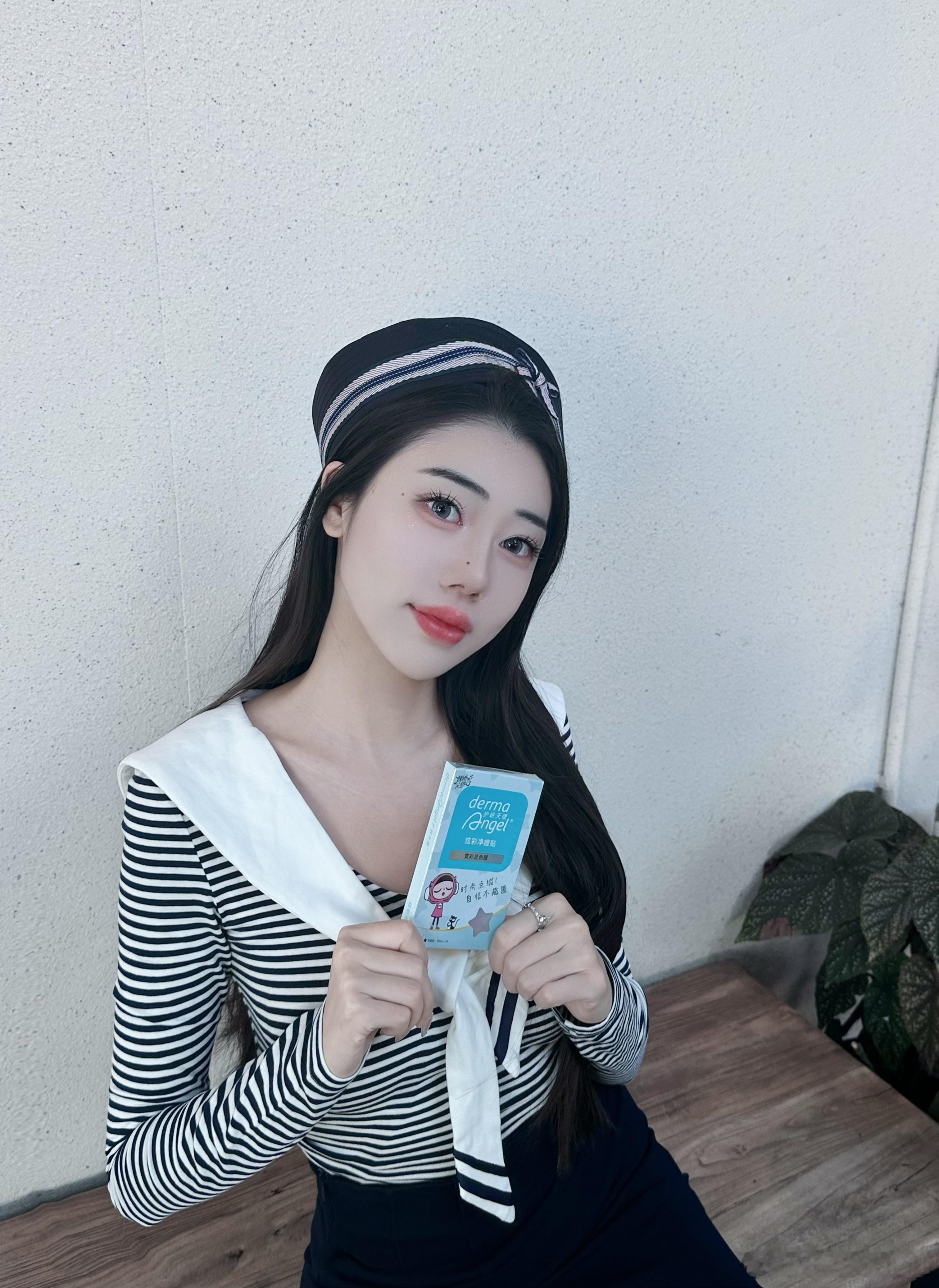 熬夜吃辣全不怕，一眼镭射闪耀护妍天使炫彩痘痘贴 