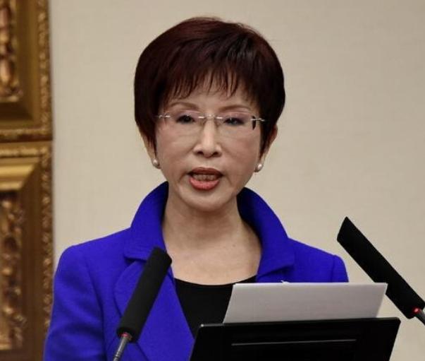 这才是国民党该有的骨气！当郑丽文遭受围攻时，洪秀柱不仅没退缩，反而祭出了“九二共